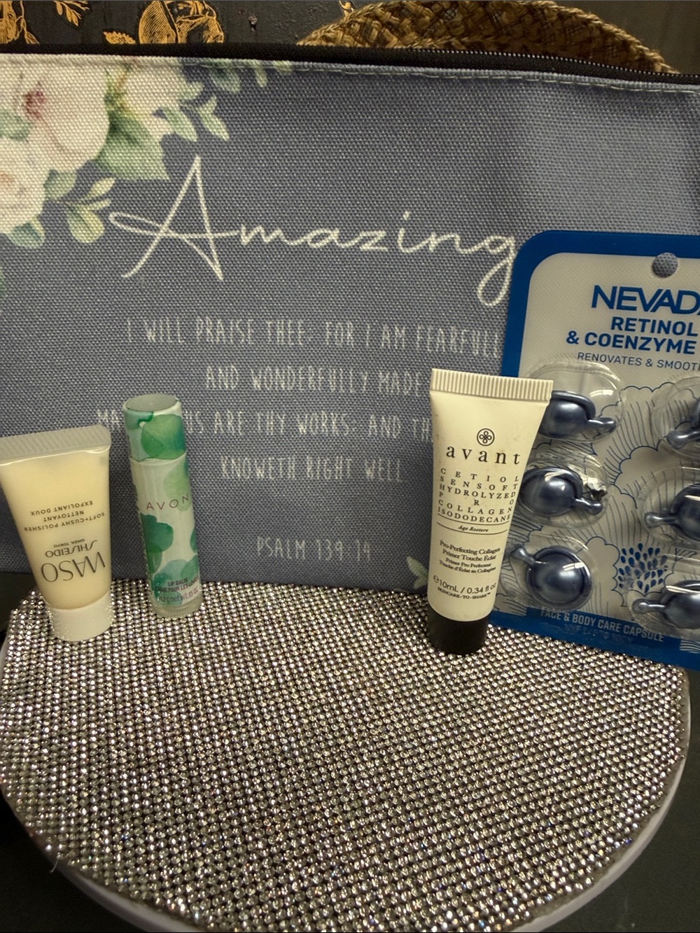 Beauty bundle Nevada, Avon , cosmetic bag and more!